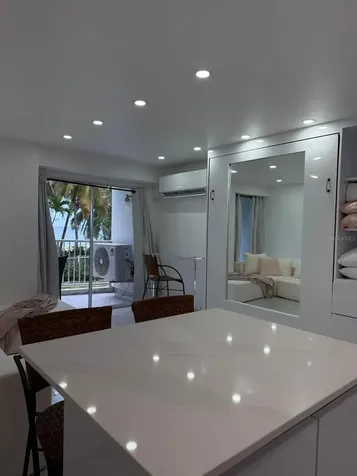 4633 Av. Isla Verde Carolina PR 00979