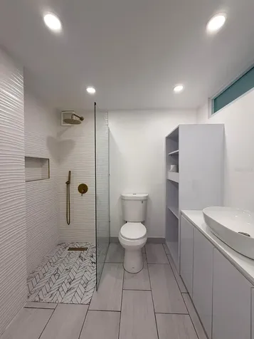 4633 Av. Isla Verde Carolina PR 00979
