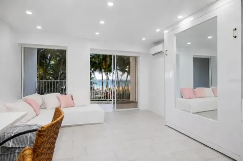 4633 Av. Isla Verde Carolina PR 00979