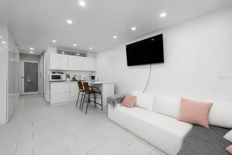 4633 Av. Isla Verde Carolina PR 00979