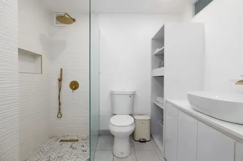 4633 Av. Isla Verde Carolina PR 00979