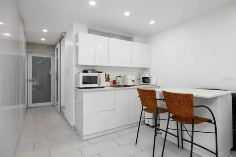 4633 Av. Isla Verde Carolina PR 00979