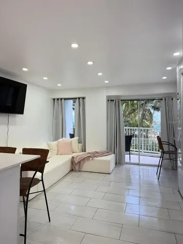 4633 Av. Isla Verde Carolina PR 00979
