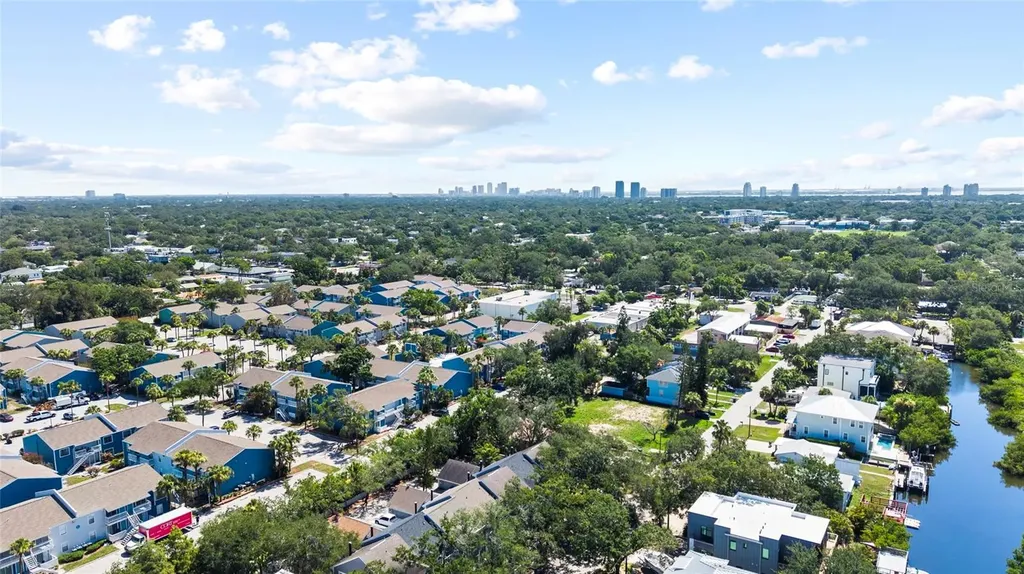 4833 W Flamingo Road Tampa FL 33611