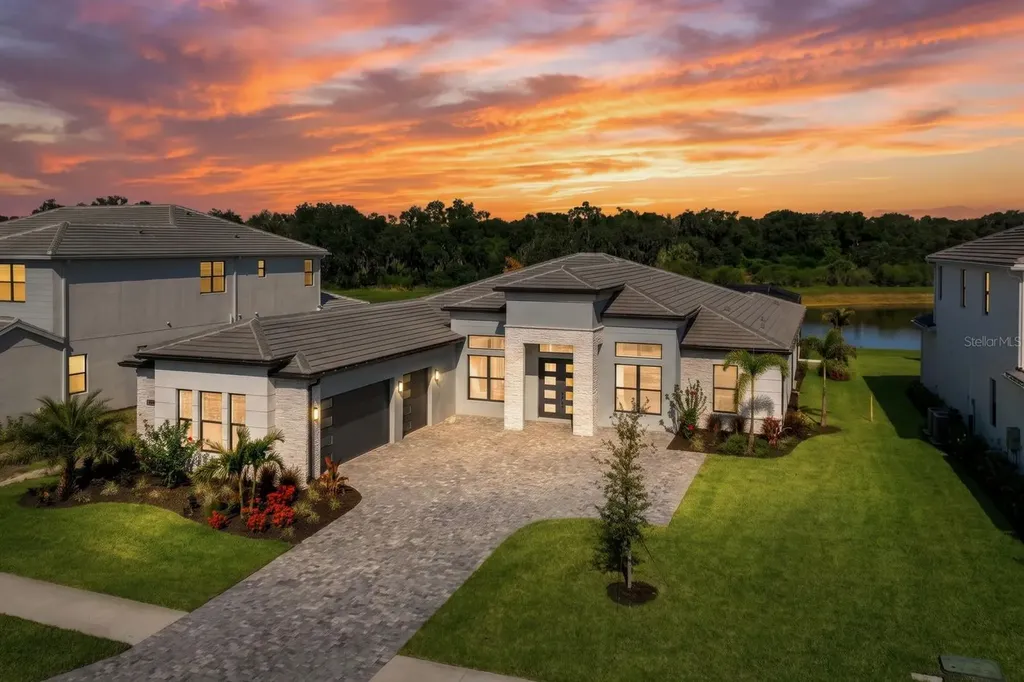 2428 Waterfront Circle Sarasota FL 34240