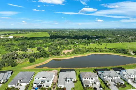 2428 Waterfront Circle Sarasota FL 34240