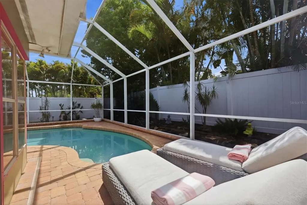 1833 Oak View Drive Sarasota FL 34232