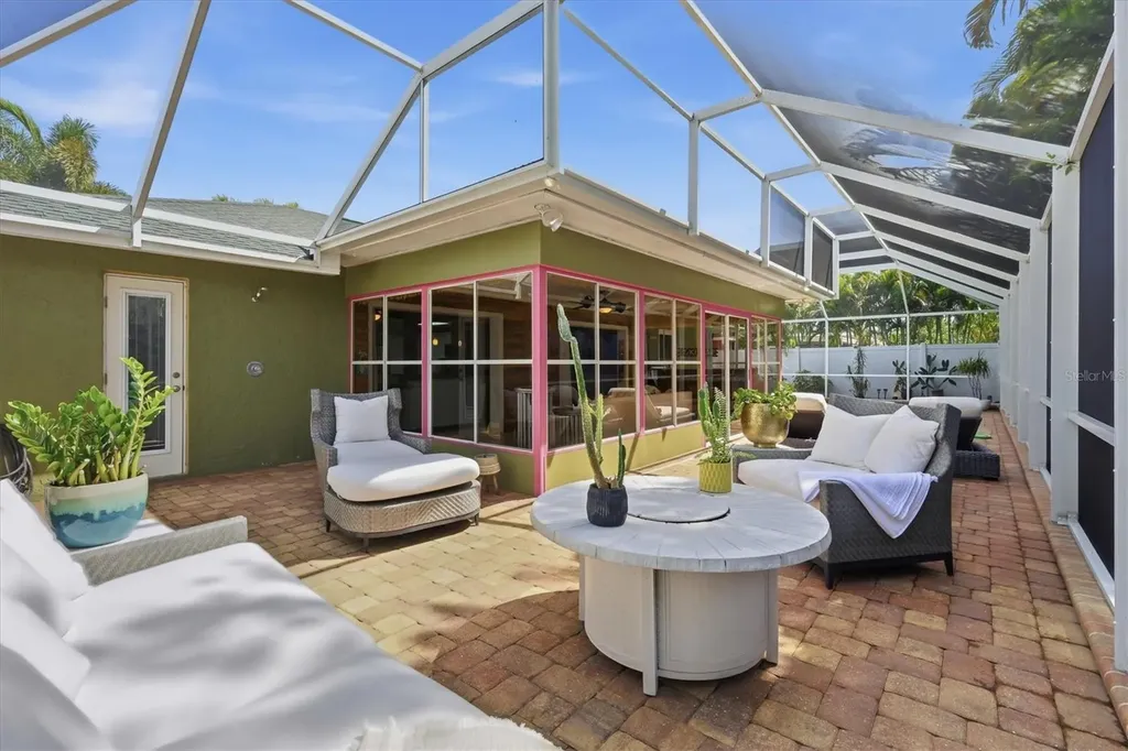 1833 Oak View Drive Sarasota FL 34232