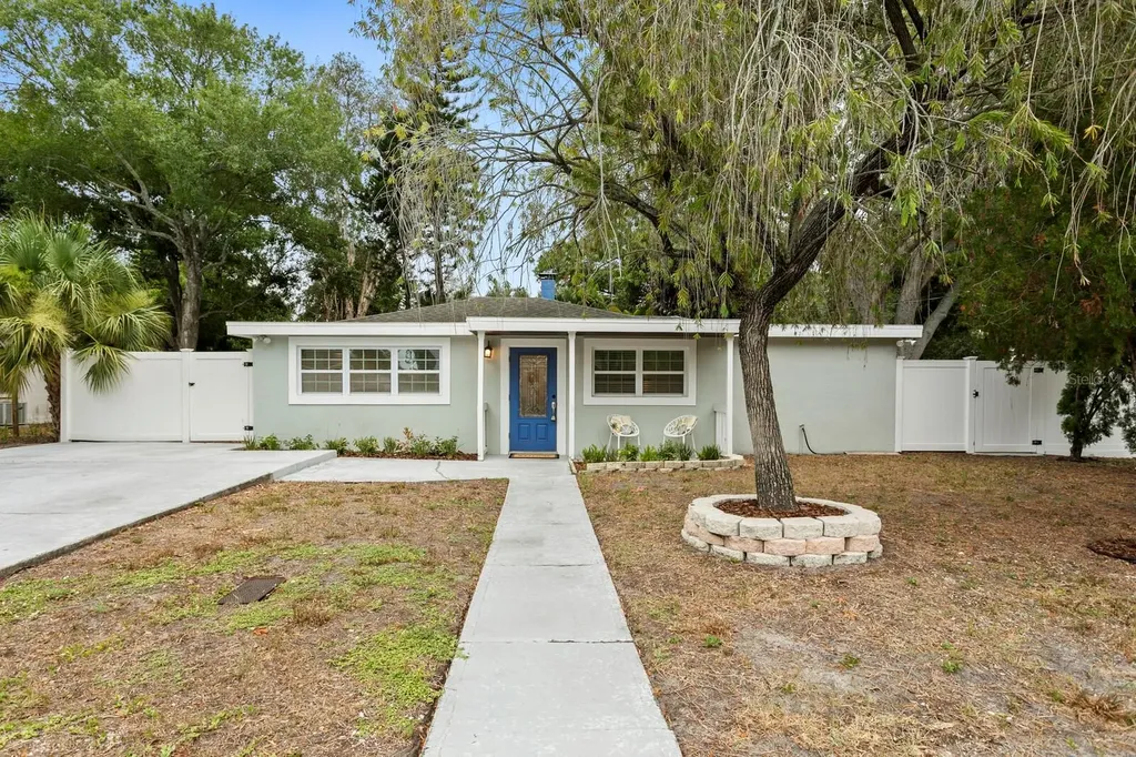 3526 W Paul Avenue Tampa FL 33611