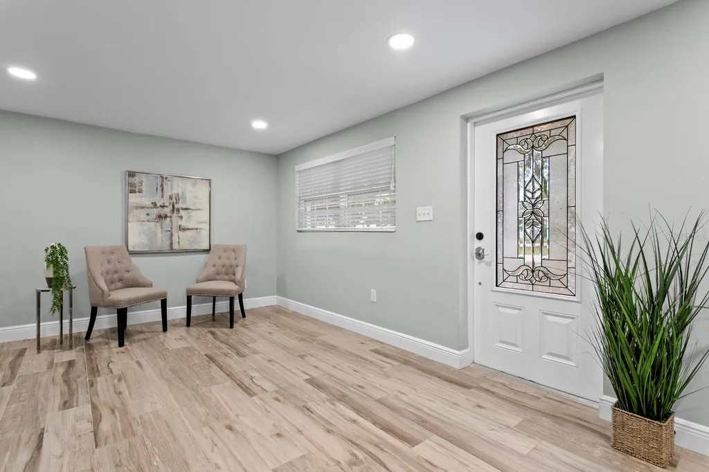 3526 W Paul Avenue Tampa FL 33611