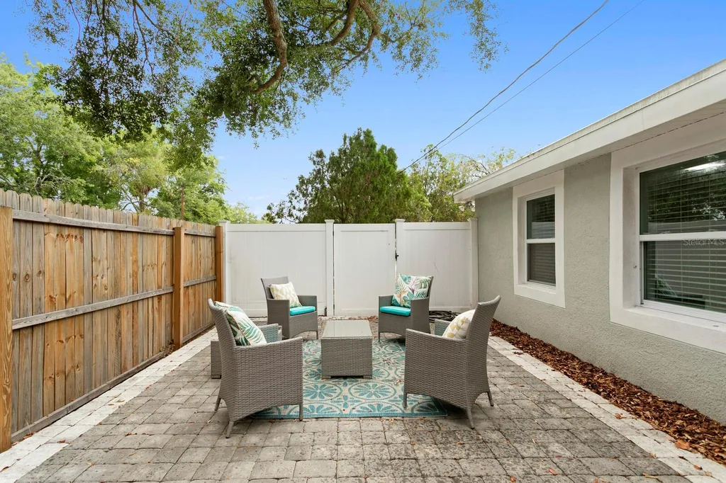 3526 W Paul Avenue Tampa FL 33611