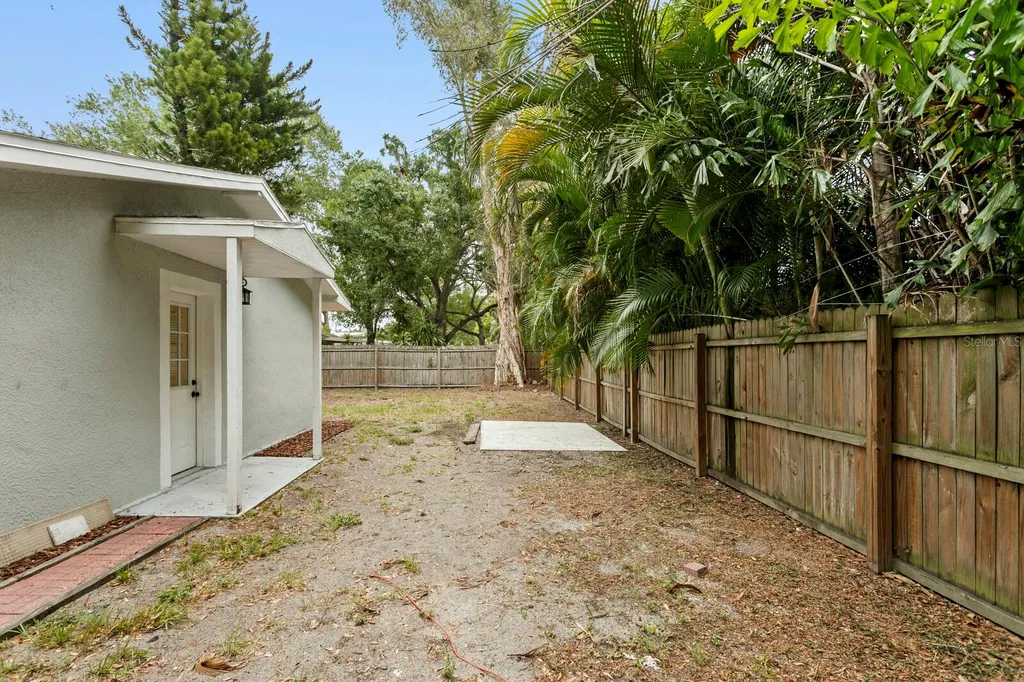 3526 W Paul Avenue Tampa FL 33611