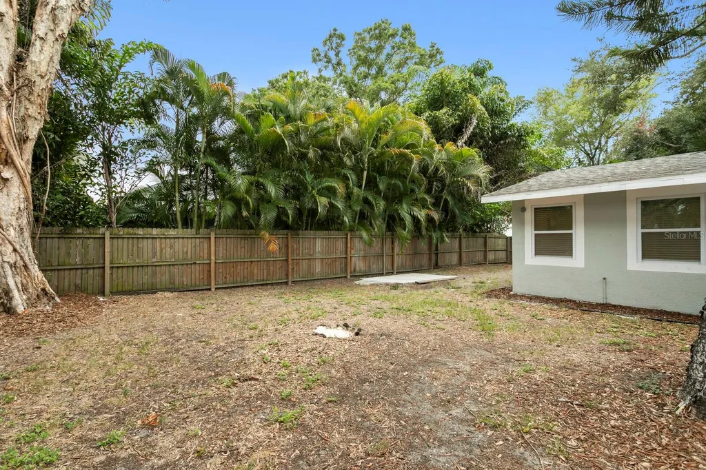 3526 W Paul Avenue Tampa FL 33611