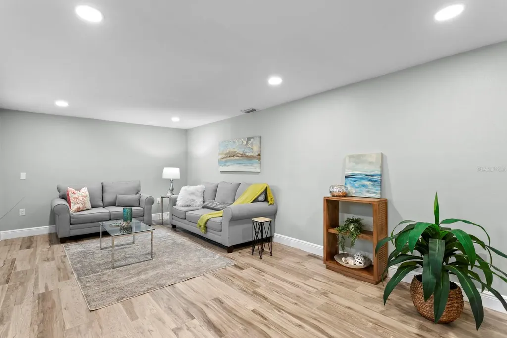 3526 W Paul Avenue Tampa FL 33611