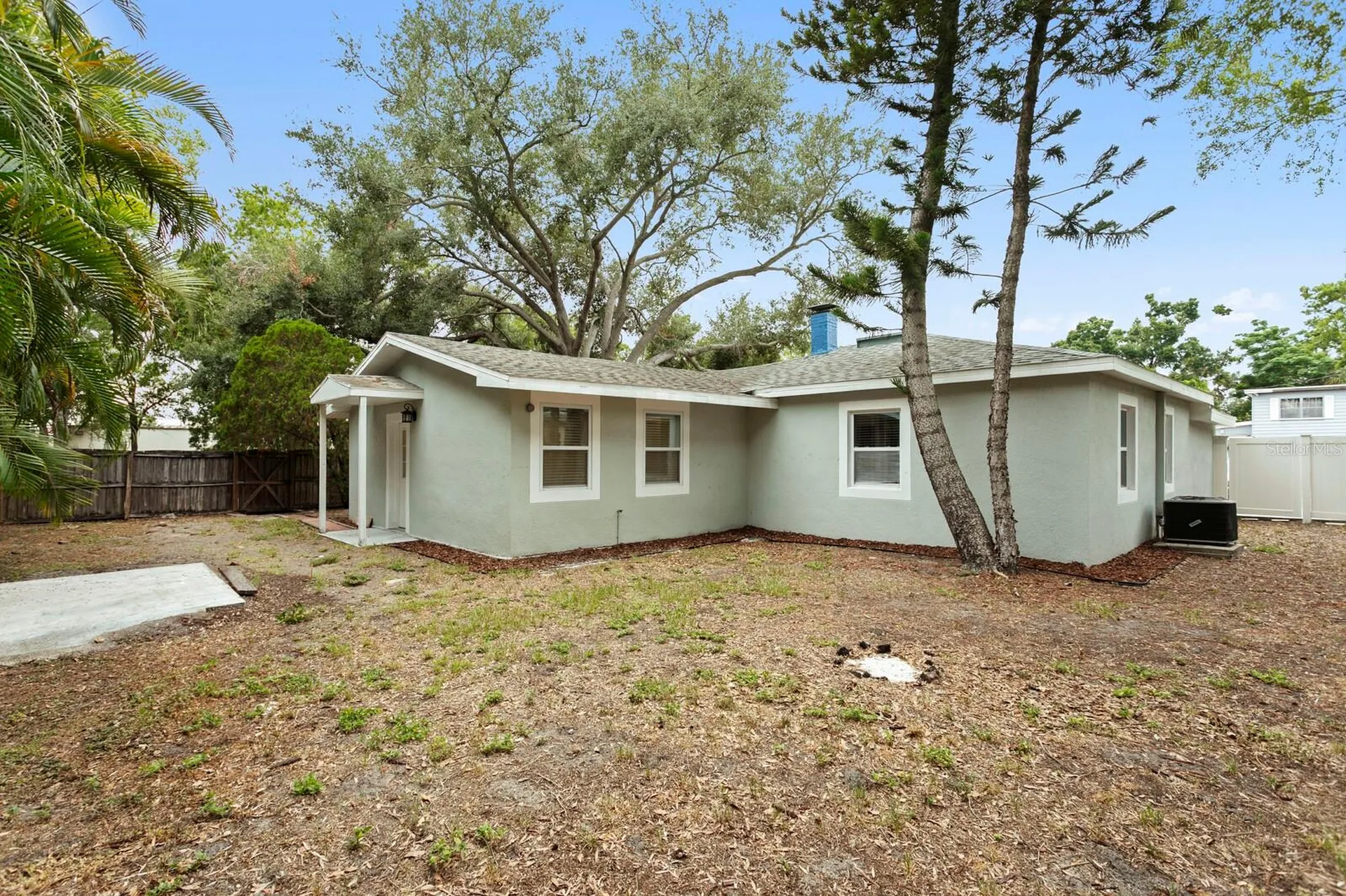 3526 W Paul Avenue Tampa FL 33611