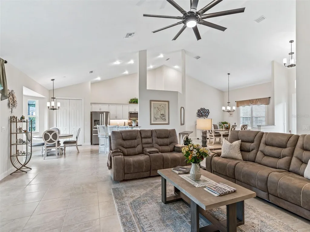 3828 Oak Pointe Drive Lady Lake FL 32159