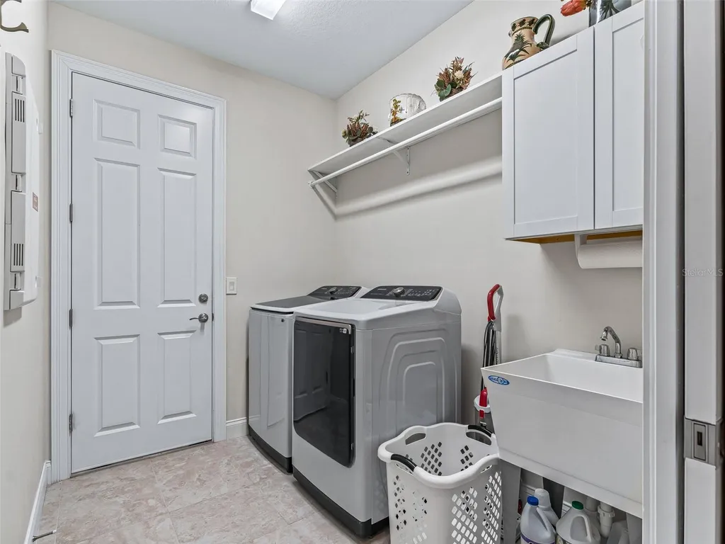 3828 Oak Pointe Drive Lady Lake FL 32159