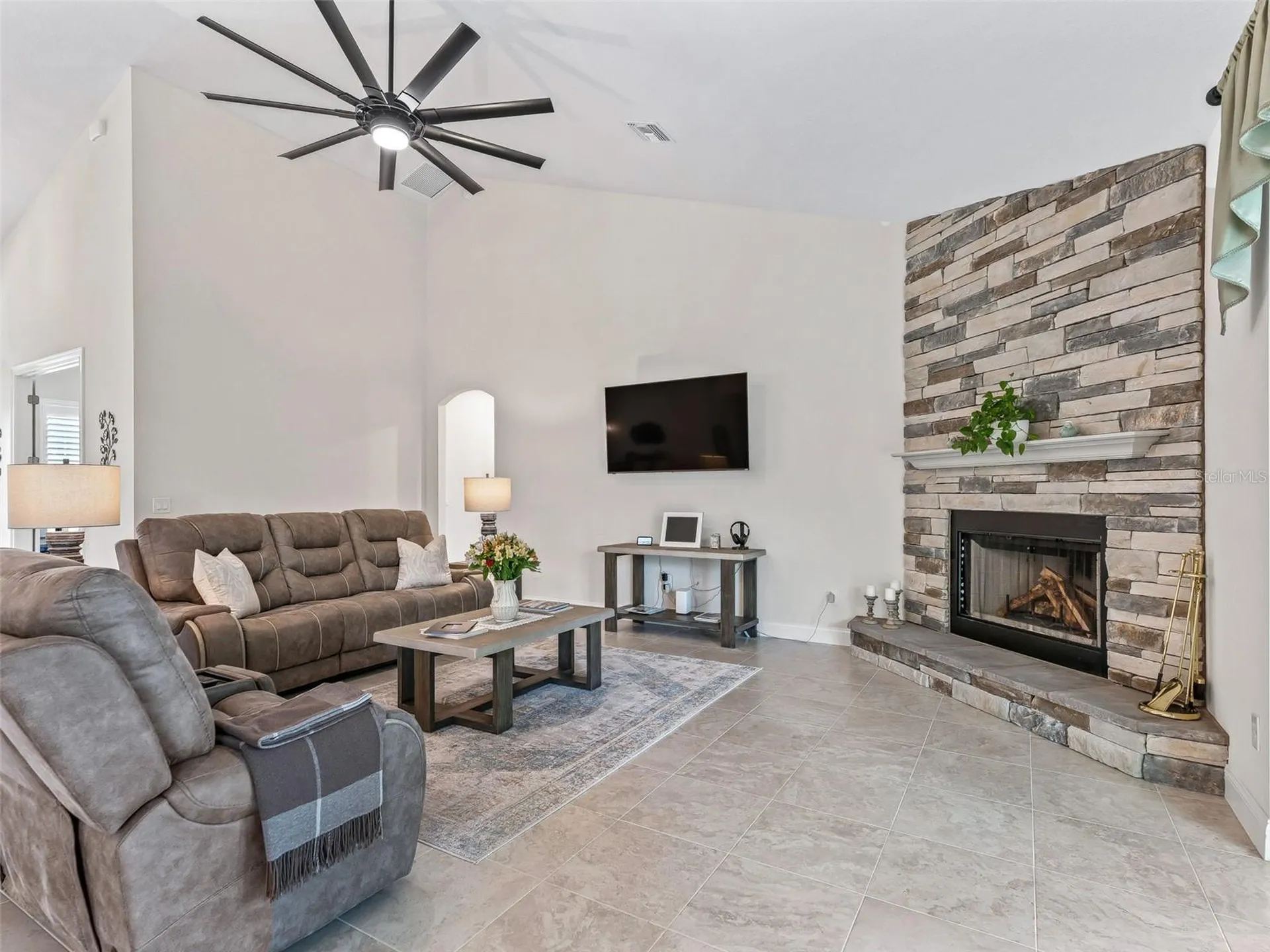 3828 Oak Pointe Drive Lady Lake FL 32159
