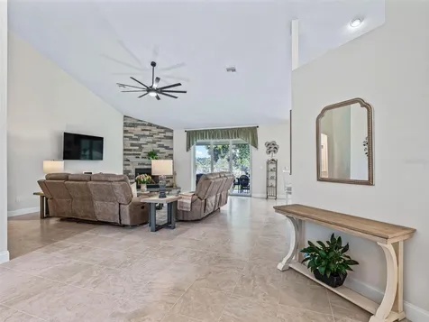 3828 Oak Pointe Drive Lady Lake FL 32159
