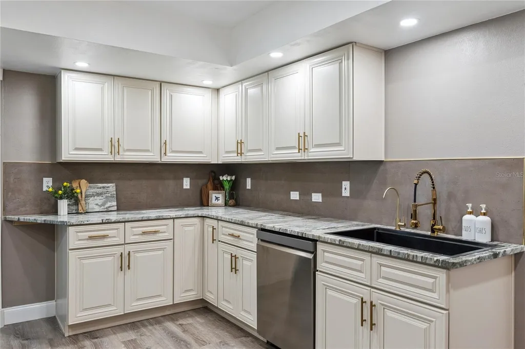 537 Pelican Bay Drive Daytona Beach FL 32119