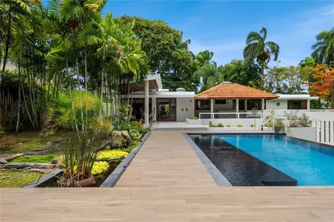 1841 Begonia St, Santa Maria San Juan PR 00927