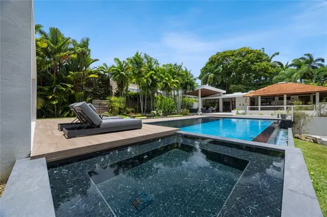 1841 Begonia St, Santa Maria San Juan PR 00927