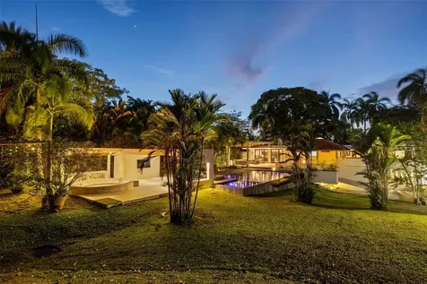 1841 Begonia St, Santa Maria San Juan PR 00927