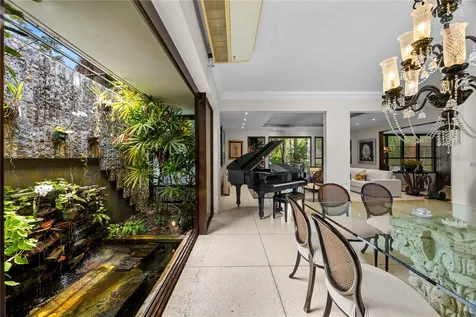1841 Begonia St, Santa Maria San Juan PR 00927