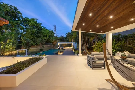 1841 Begonia St, Santa Maria San Juan PR 00927