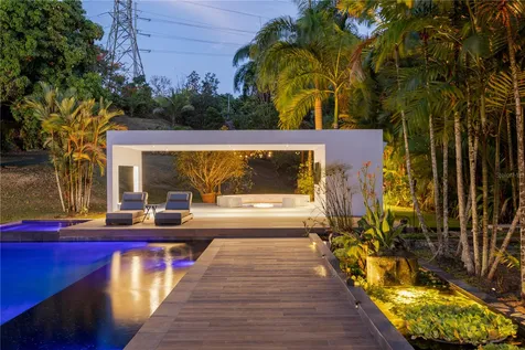 1841 Begonia St, Santa Maria San Juan PR 00927