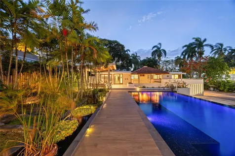 1841 Begonia St, Santa Maria San Juan PR 00927