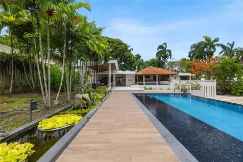 1841 Begonia St, Santa Maria San Juan PR 00927