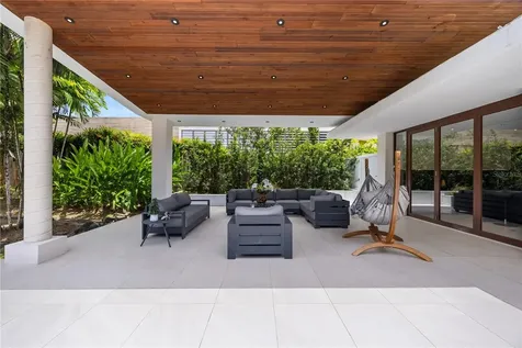 1841 Begonia St, Santa Maria San Juan PR 00927