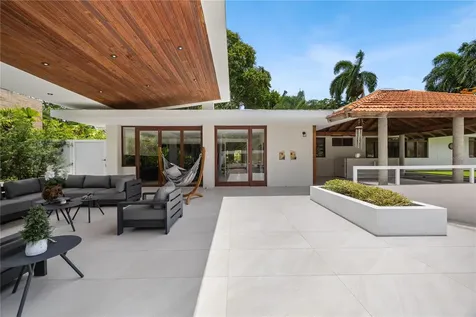1841 Begonia St, Santa Maria San Juan PR 00927