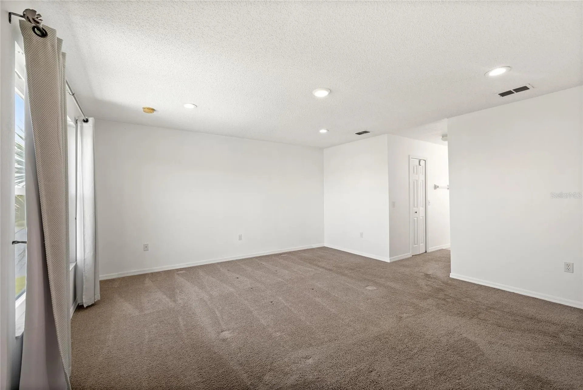 2528 Calla Lily Cove Kissimmee FL 34758