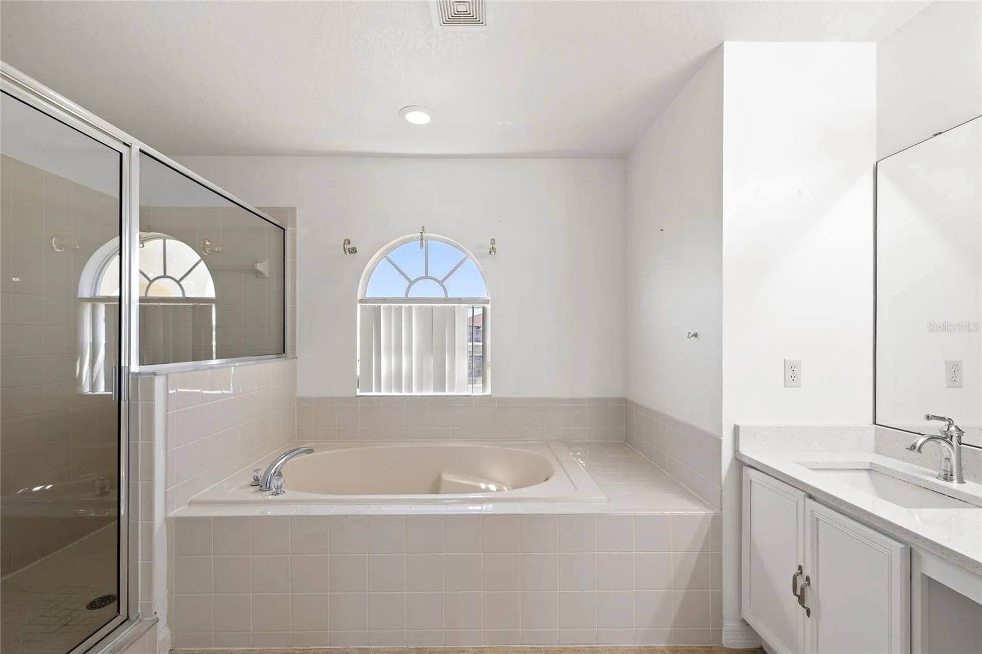 2528 Calla Lily Cove Kissimmee FL 34758
