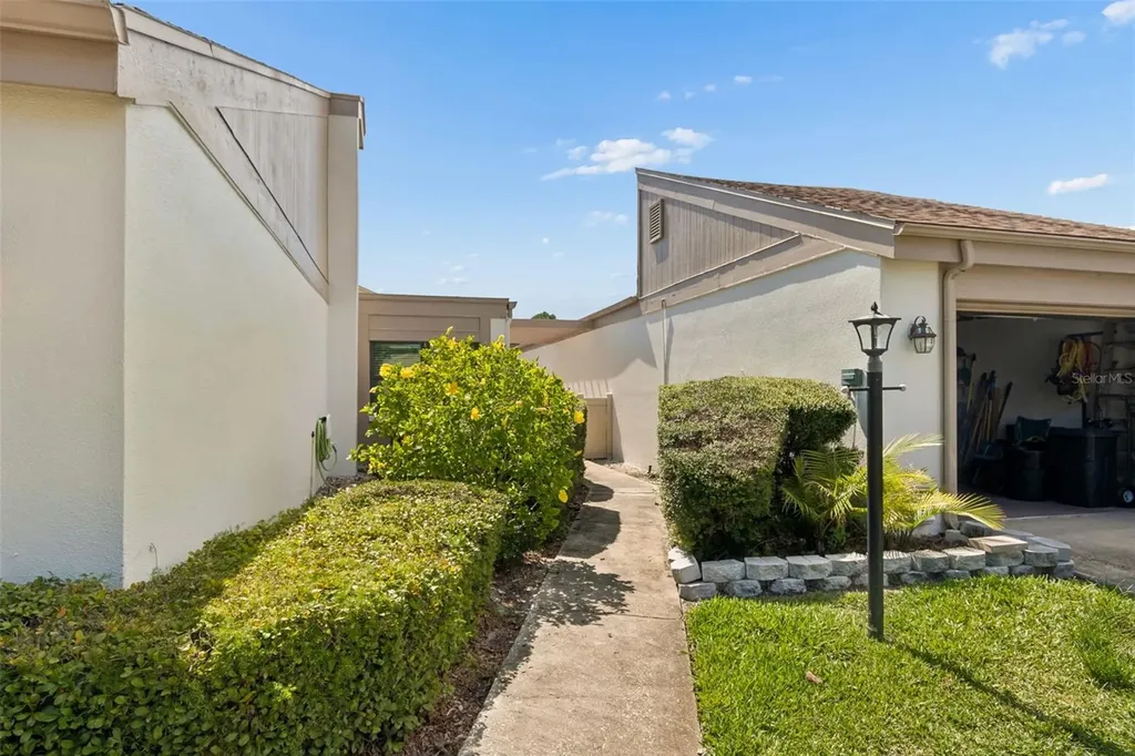 100 Lisa Lane Oldsmar FL 34677
