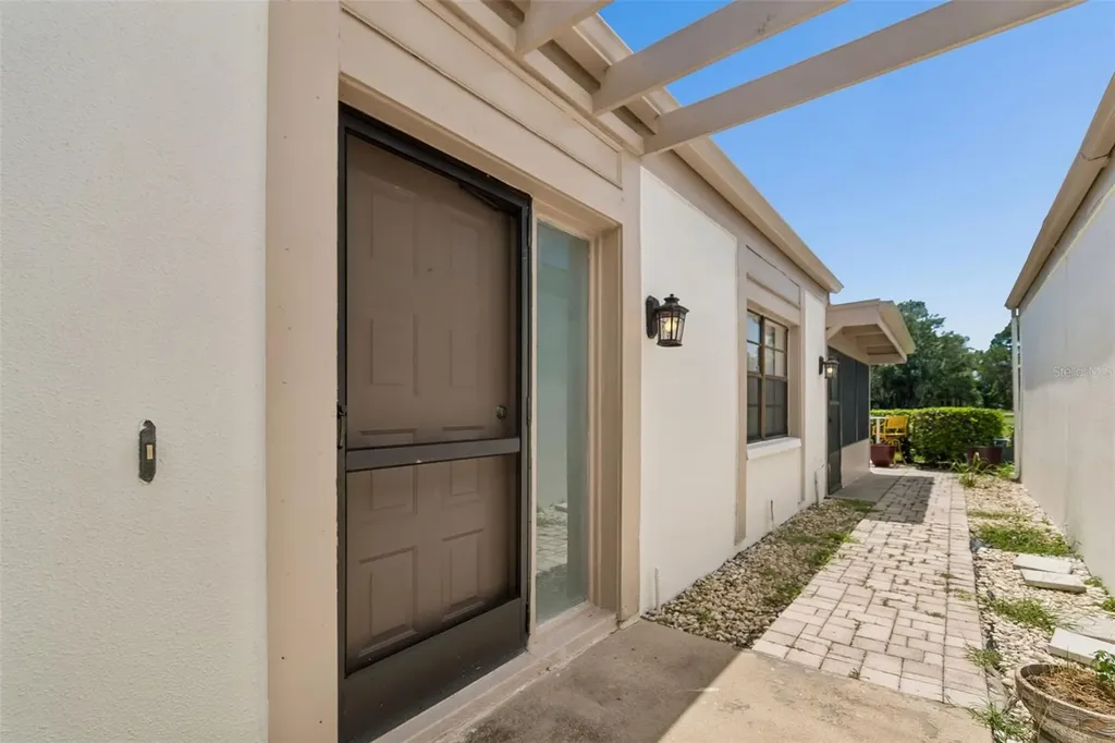 100 Lisa Lane Oldsmar FL 34677