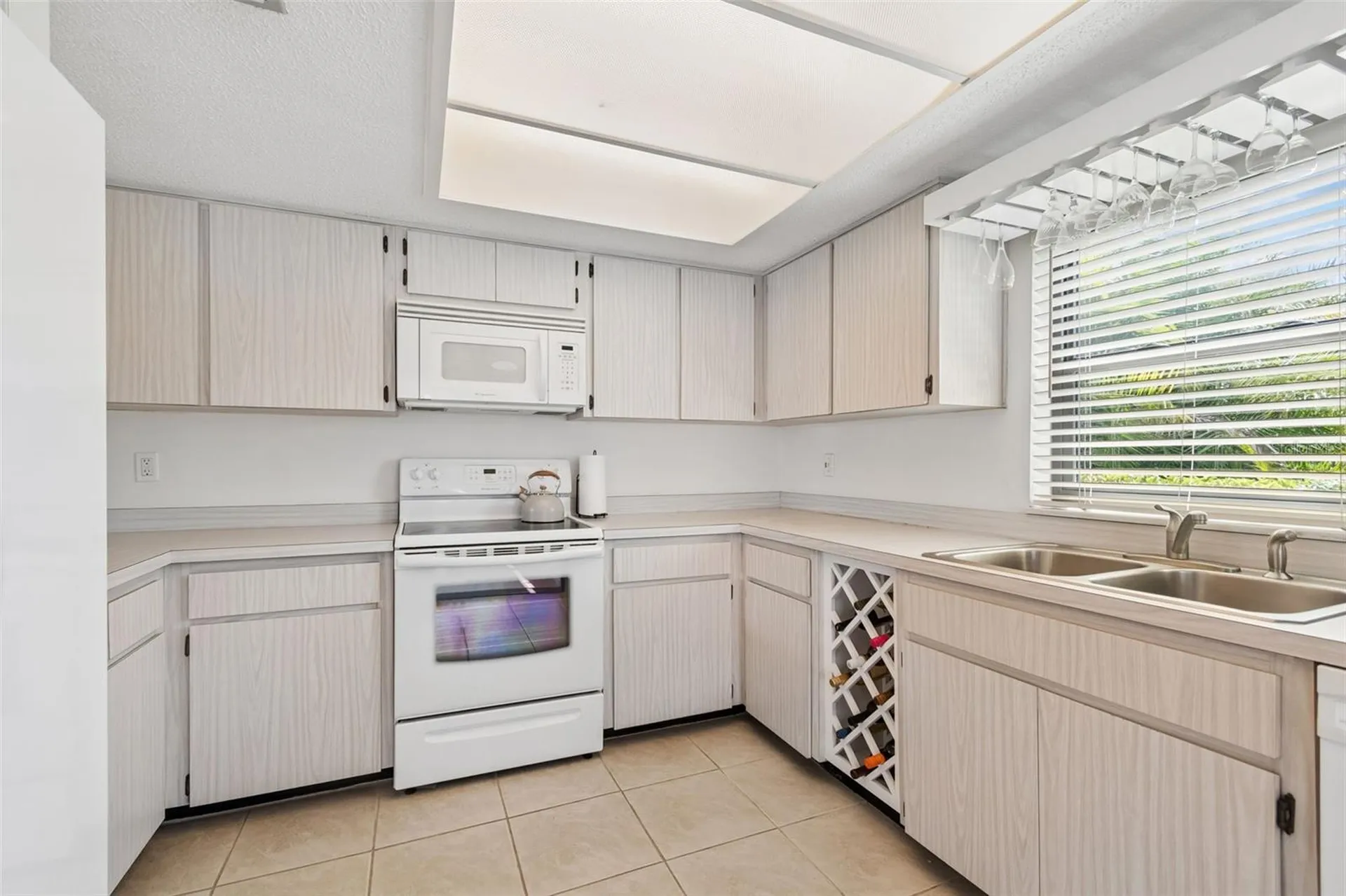 100 Lisa Lane Oldsmar FL 34677