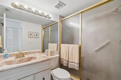 100 Lisa Lane Oldsmar FL 34677