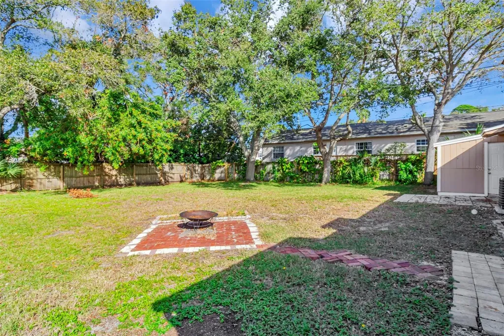 809 Illinois Avenue Palm Harbor FL 34683