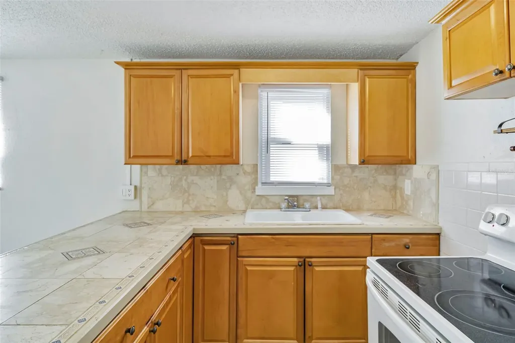 809 Illinois Avenue Palm Harbor FL 34683