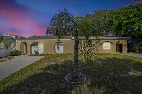 809 Illinois Avenue Palm Harbor FL 34683