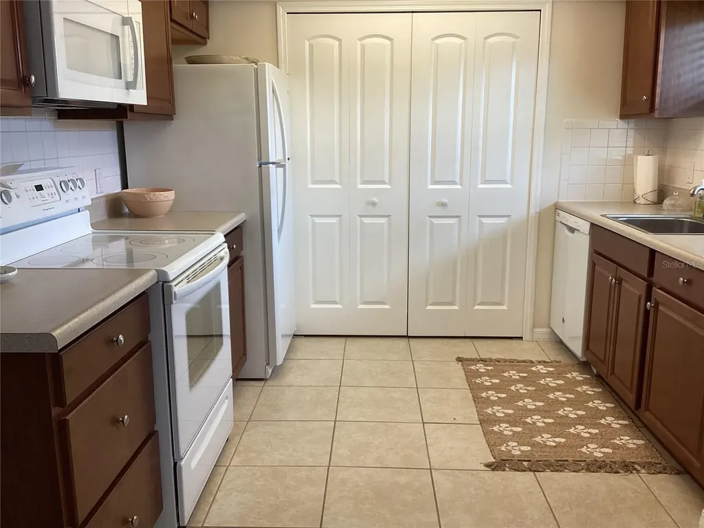 1250 S Pinellas Avenue Tarpon Springs FL 34689