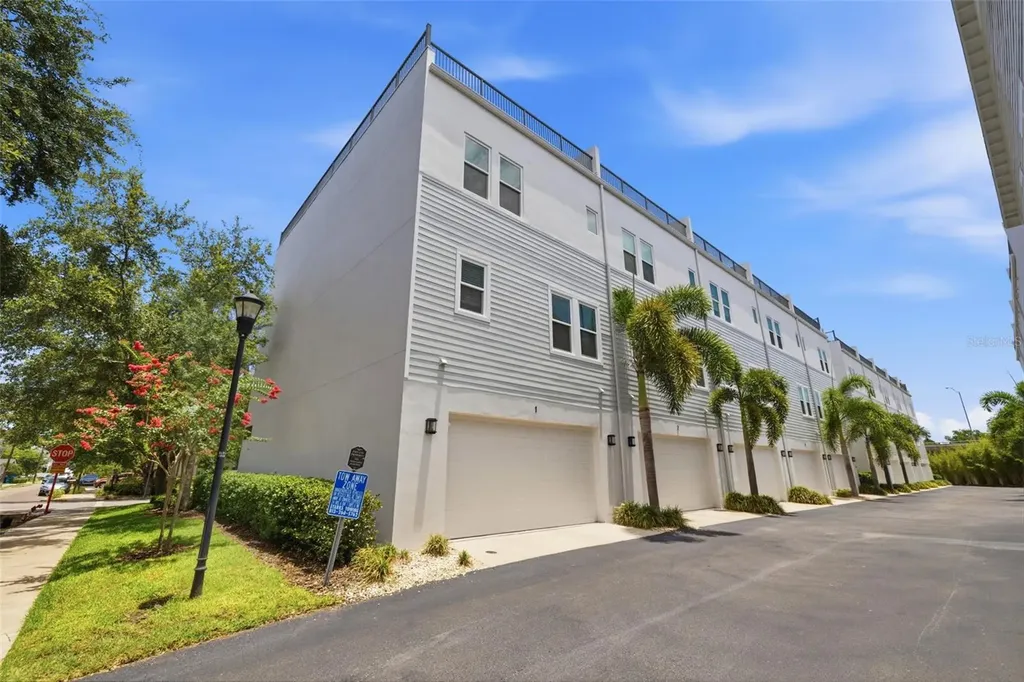 2442 W Mississippi Avenue Tampa FL 33629