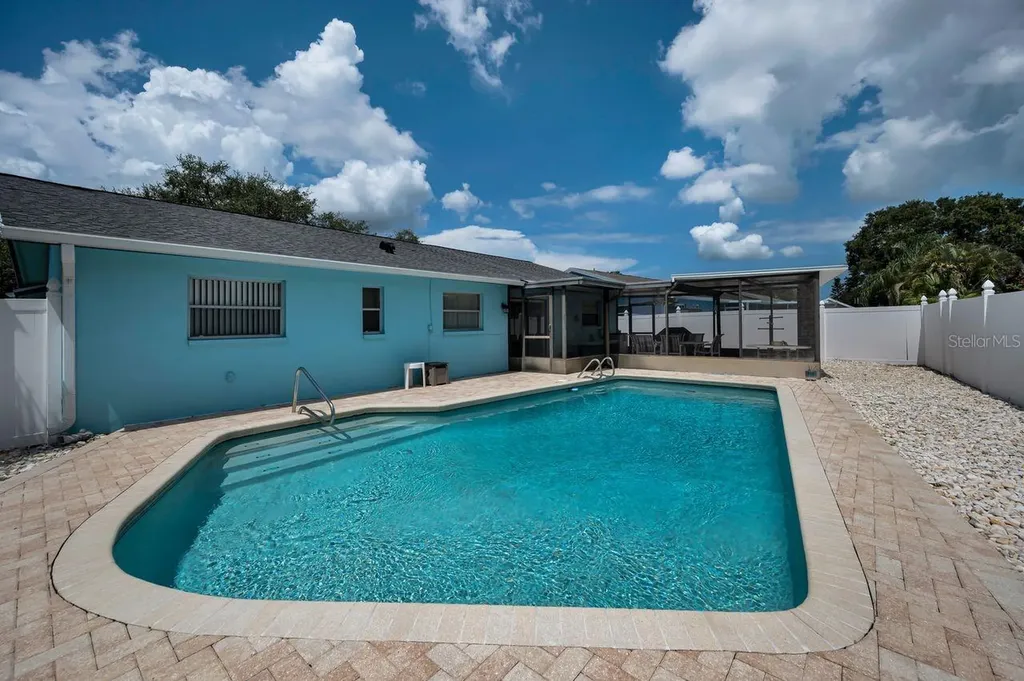 1614 Dale Circle N Dunedin FL 34698