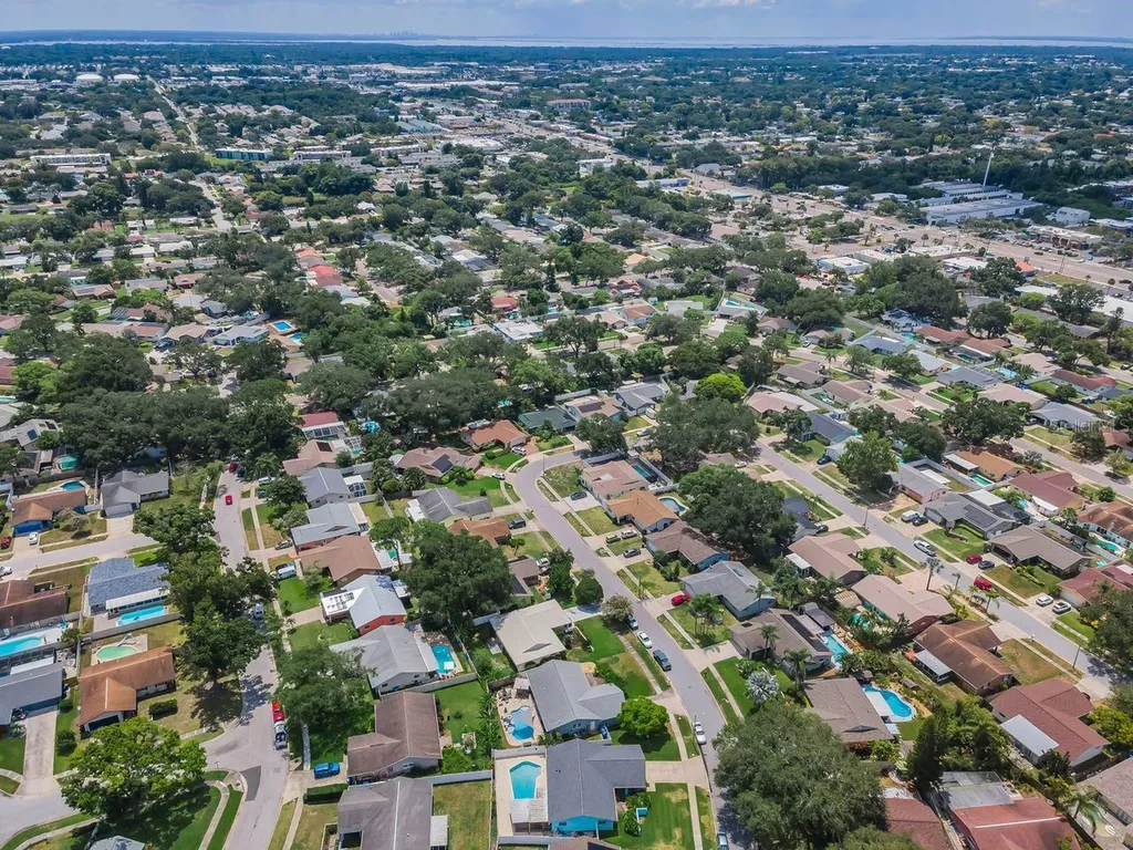 1614 Dale Circle N Dunedin FL 34698