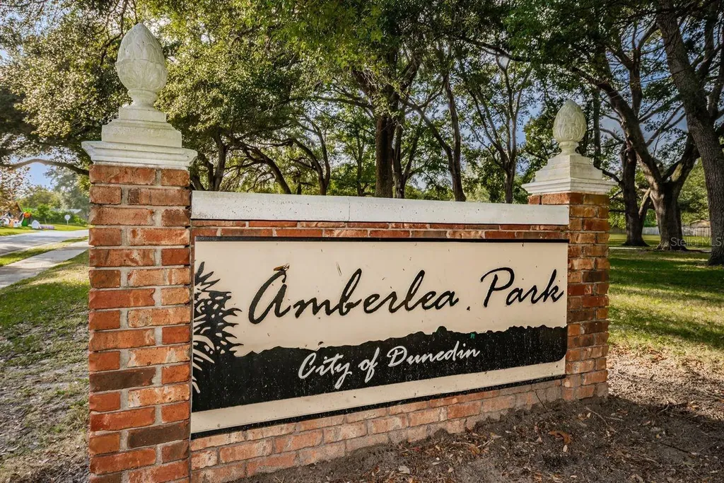 1614 Dale Circle N Dunedin FL 34698