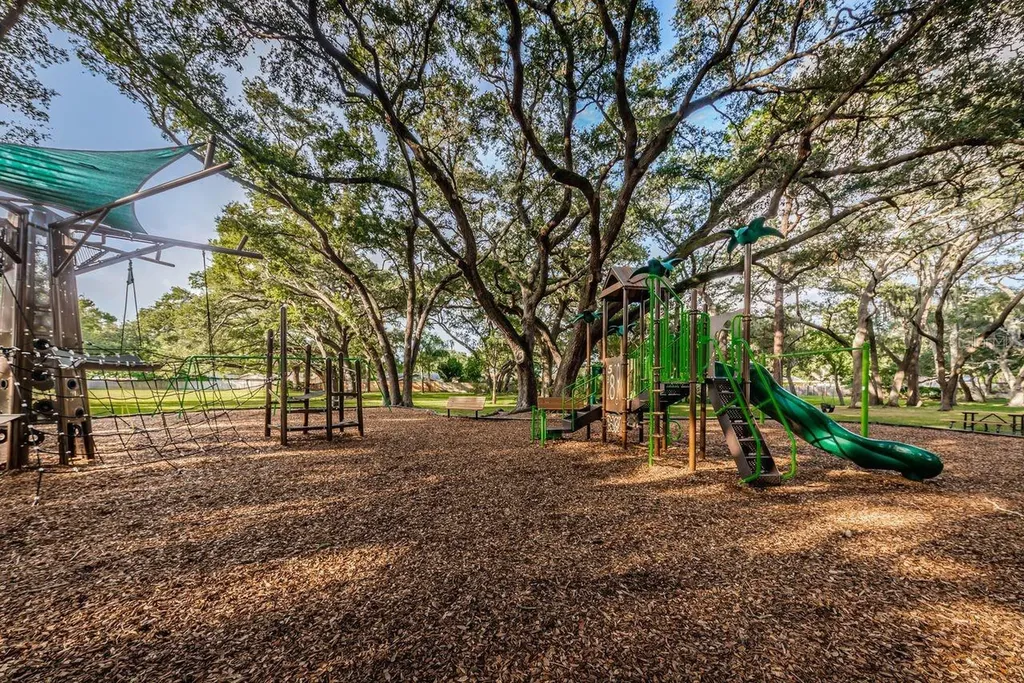 1614 Dale Circle N Dunedin FL 34698