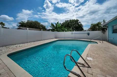 1614 Dale Circle N Dunedin FL 34698